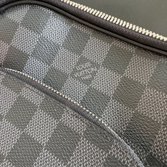 Louis Vuitton Avenue Slingbag – Damier Graphite Canvas (Like New) - Picture 5 of 14